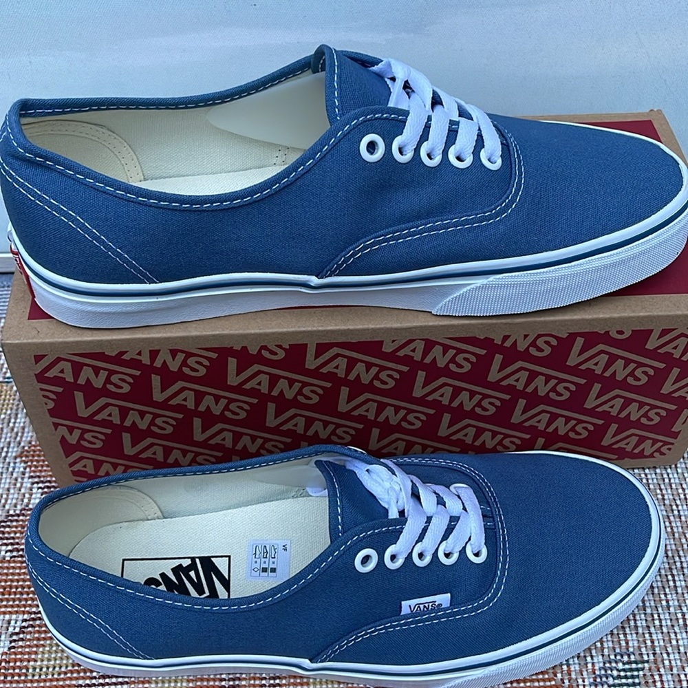 Vans WMNS Authentic Navy
VN000EE3NVY
Sneakers - Picture 3 of 16